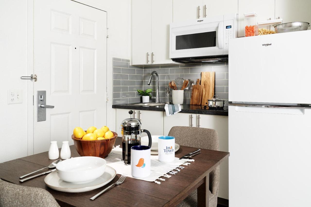 Intown Suites Extended Stay Houston Tx - Hobby Airport Екстериор снимка