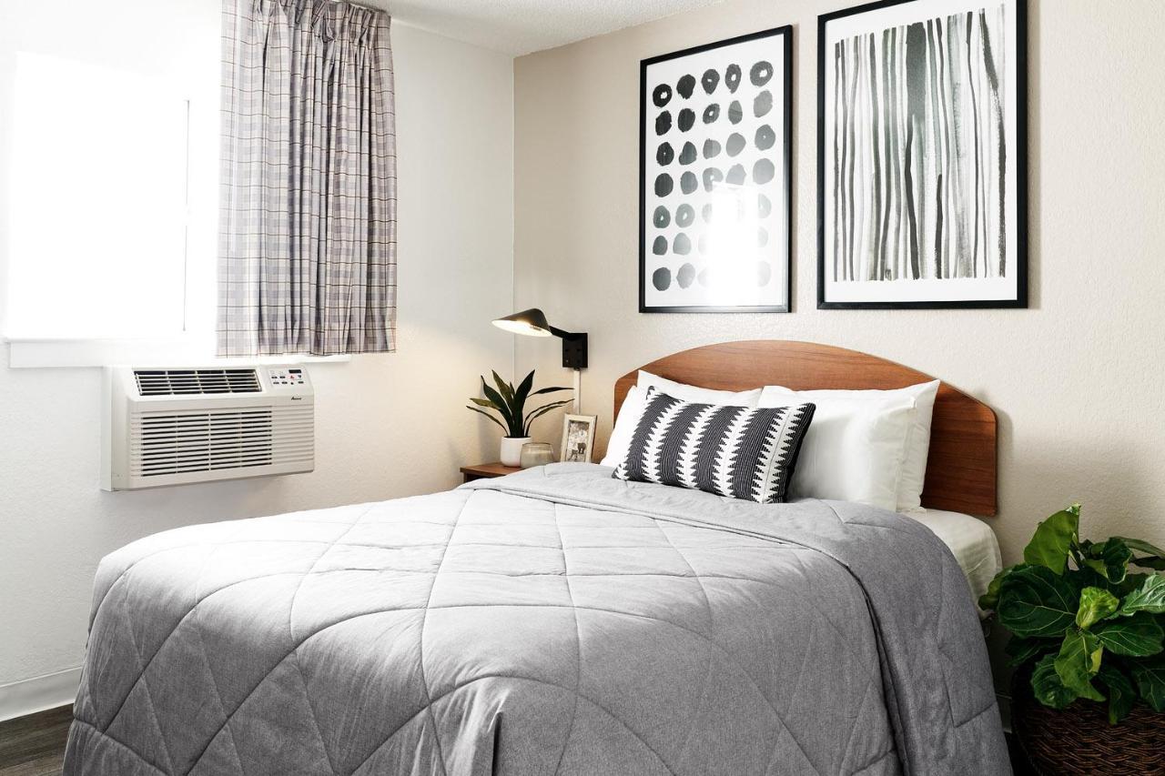 Intown Suites Extended Stay Houston Tx - Hobby Airport Екстериор снимка