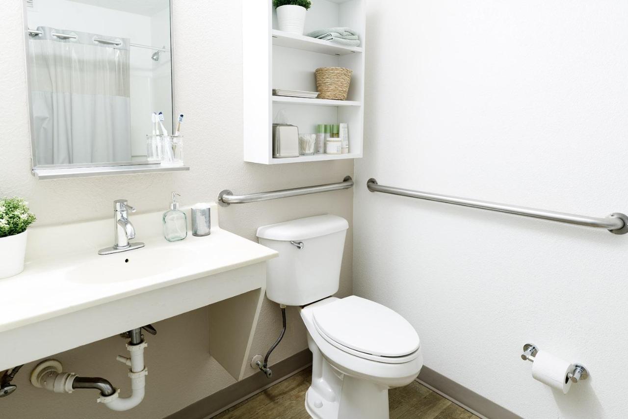 Intown Suites Extended Stay Houston Tx - Hobby Airport Екстериор снимка