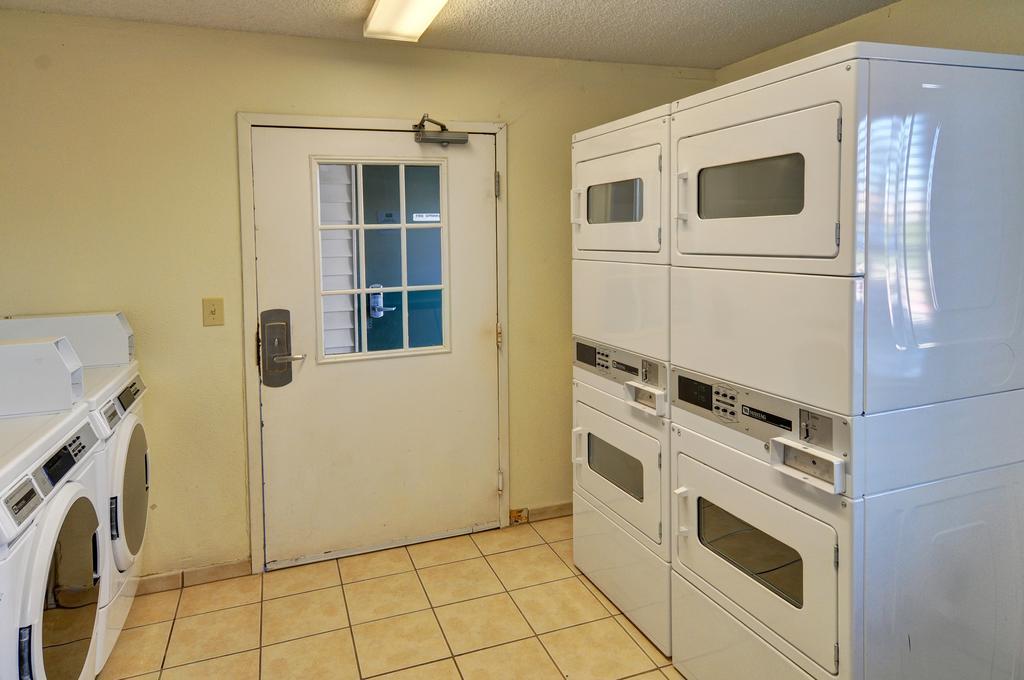 Intown Suites Extended Stay Houston Tx - Hobby Airport Екстериор снимка